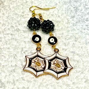 🌗🦇cute spider web and evil eye earrings betsey Johnson style Nwt